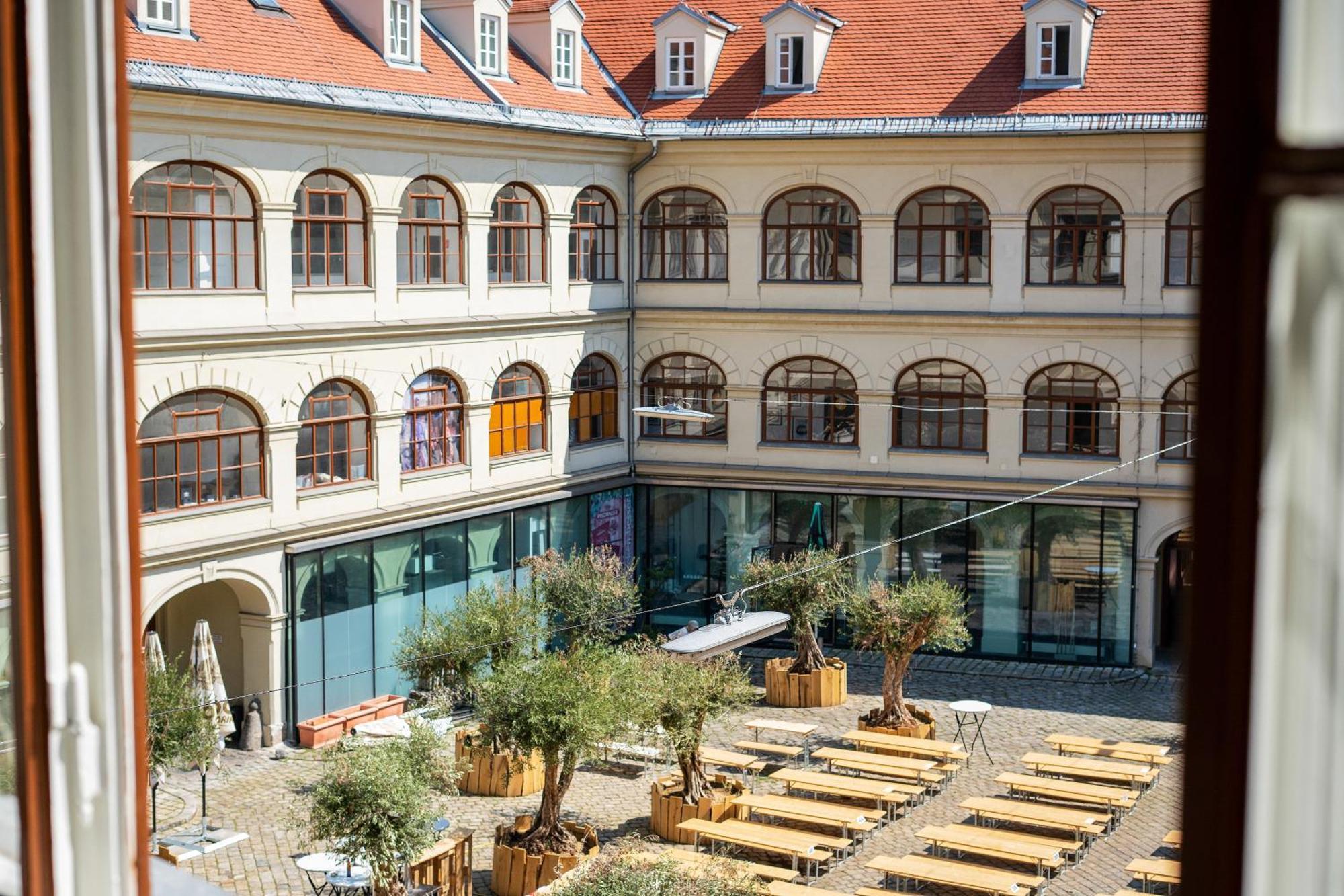 Boho Design Studio - Historic City Center With Free Parking & Aircon By Hero Homes Graz Exterior foto