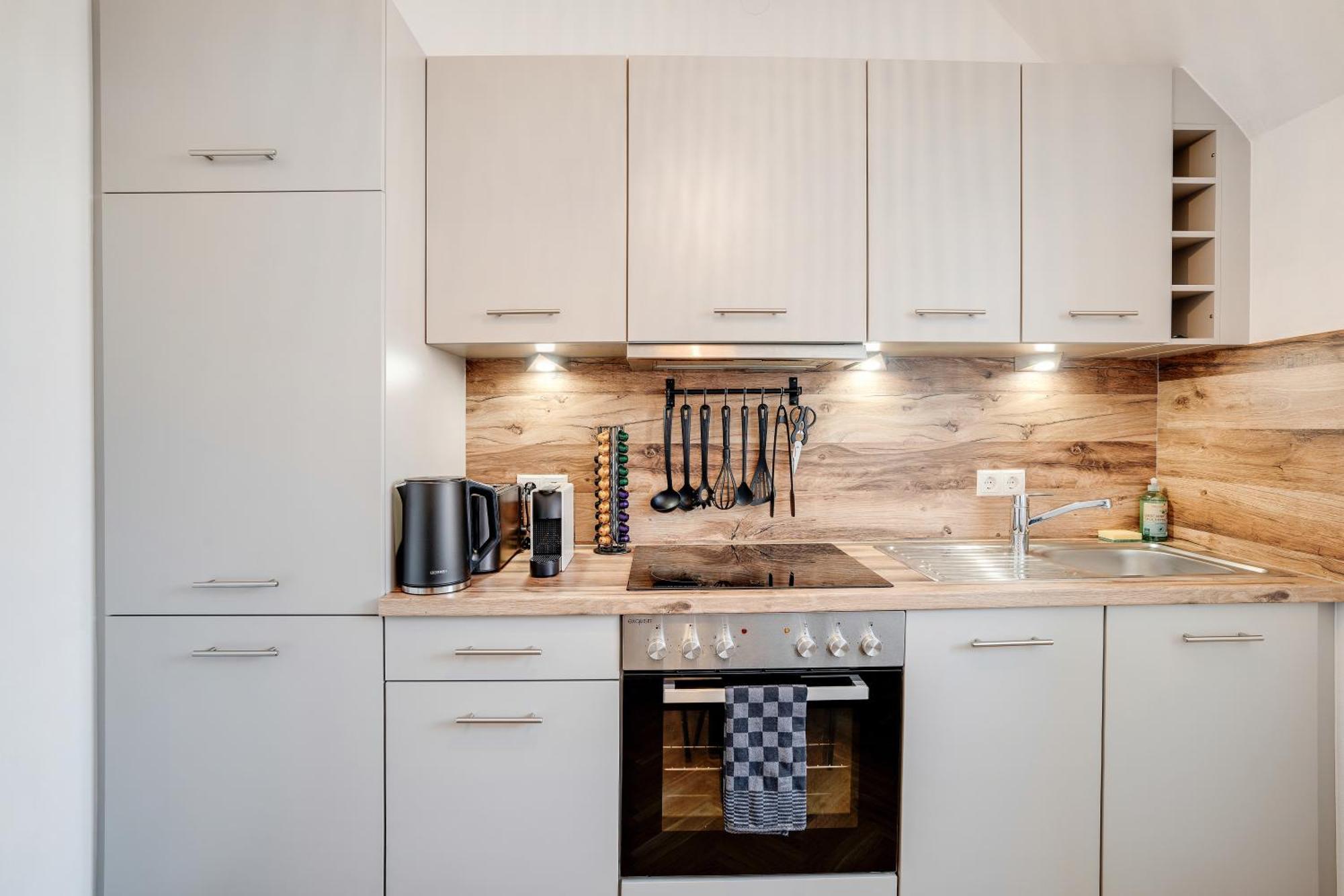 Boho Design Studio - Historic City Center With Free Parking & Aircon By Hero Homes Graz Exterior foto
